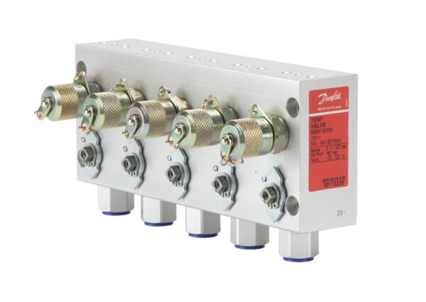 Danfoss Zawór 061B7004 – wysokiej jakości zawór przeznaczony do zastosowań przemysłowych, zapewniający niezawodne działanie i trwałość. Jego konstrukcja spełnia wymagania techniczne, gwarantując skuteczność w układach hydraulicznych i pneumatycznych.